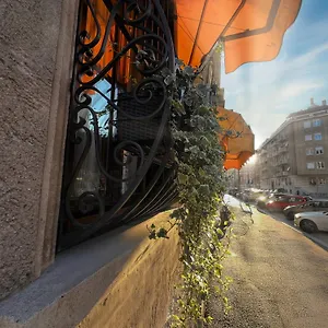 https://corso-buenos-airs-suite-near-central-station.italymilanhotels.net